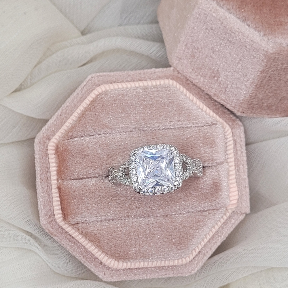 Vintage-Inspired Cushion-Cut Diamond Engagement Ring